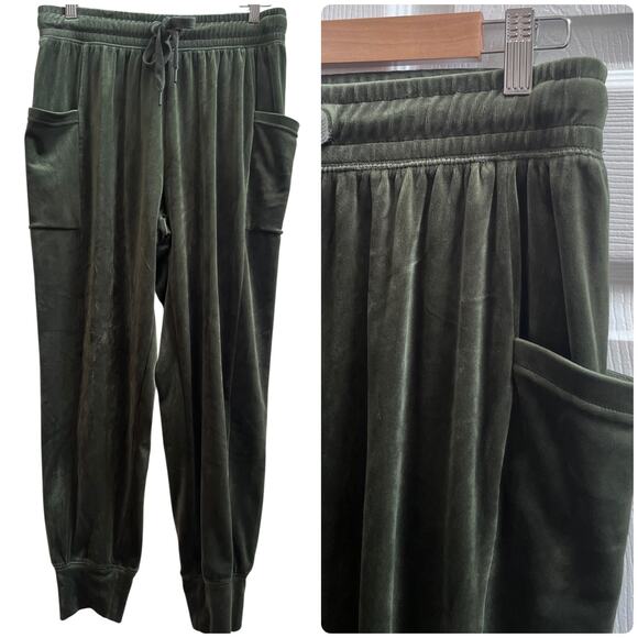 Offline by Aerie Green Velvet Pocket Joggers Size Medium Cozy Comfort - Picture 2 of 12